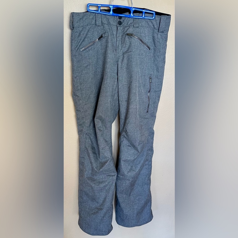 Women’s size 8 Obermeyer insulated ski pants.